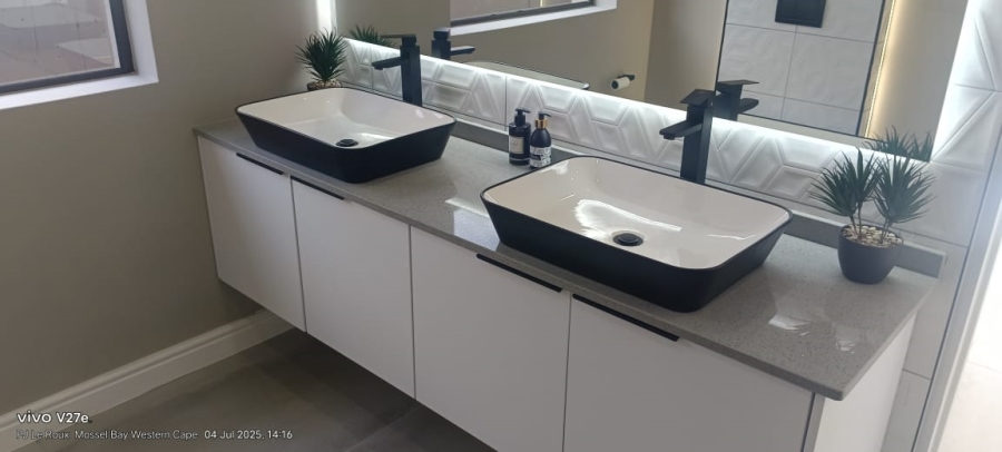 4 Bedroom Property for Sale in Seemeeu Park Western Cape